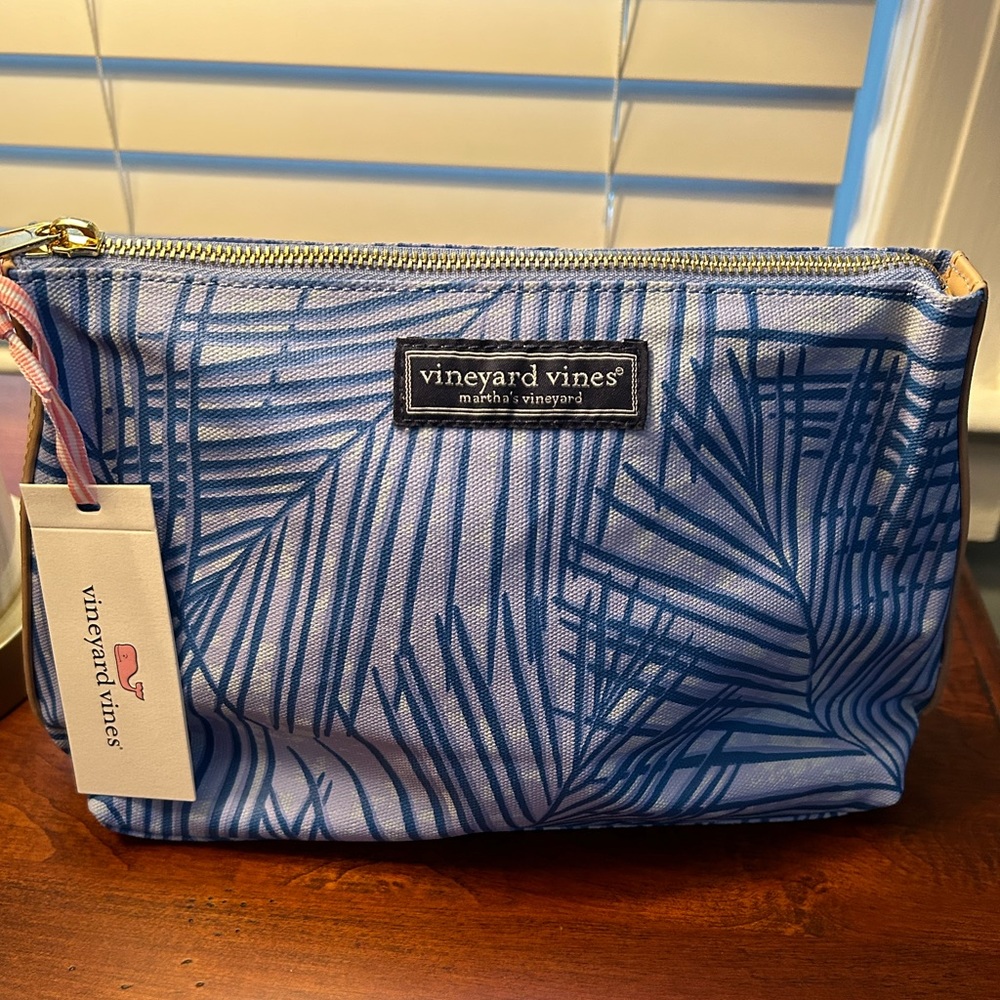Vineyard vines calm waters canvas zip pouch.